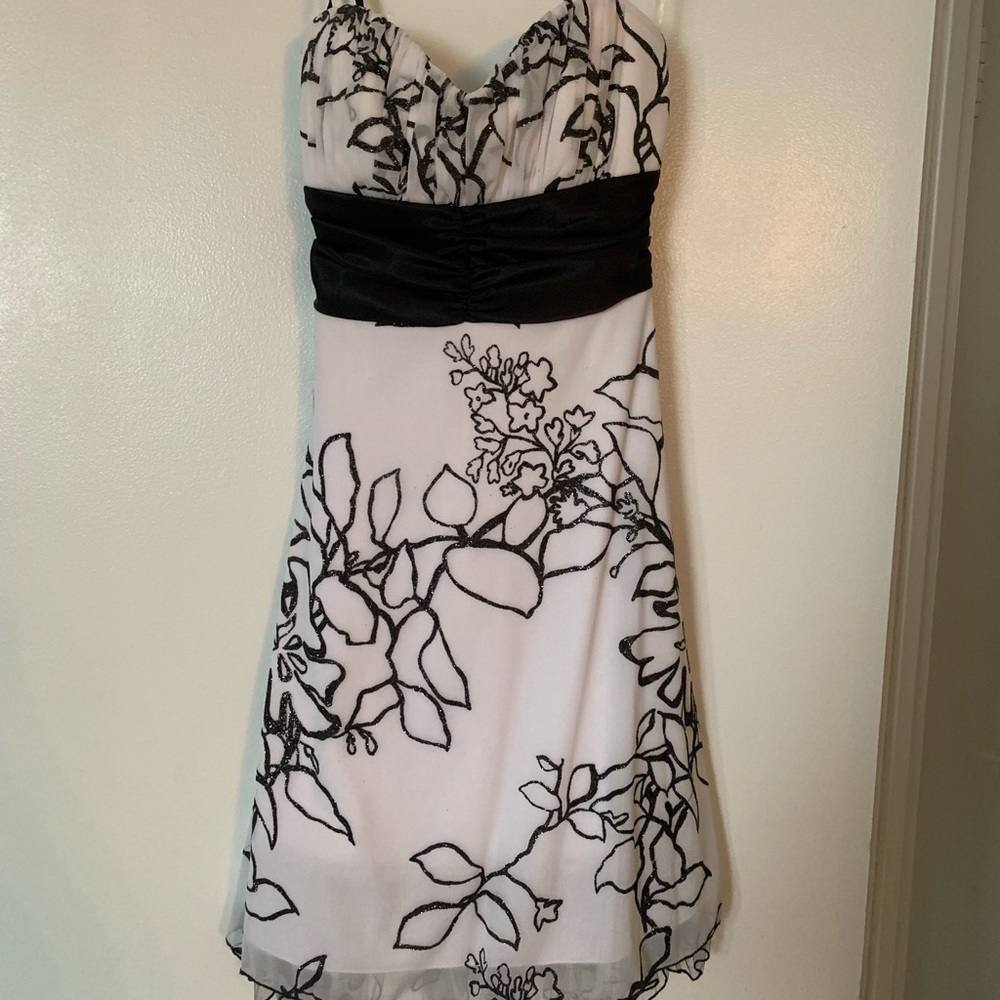 Black and white floral dress juniors size small